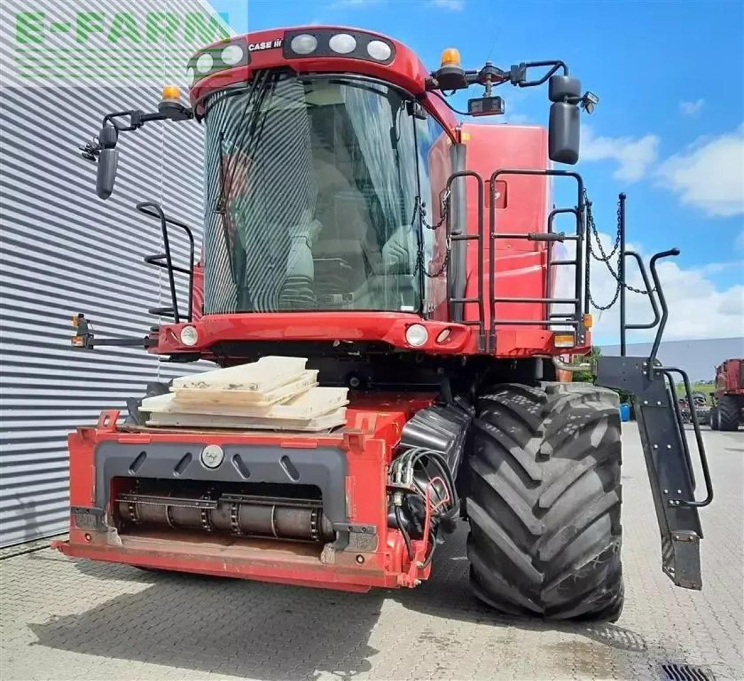 Case-IH 8010 med 30 fods skærebord - Moissonneuse-batteuse: photos 3 Case-IH 8010 med 30 fods skærebord - Moissonneuse-batteuse: photos 3