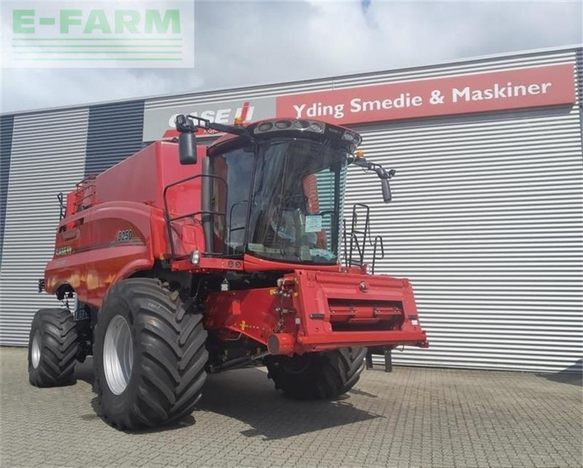 Case-IH 8250 kampagnepris axial-flow 8250 med 35 fod varioskærebord - Moissonneuse-batteuse: photos 1 Case-IH 8250 kampagnepris axial-flow 8250 med 35 fod varioskærebord - Moissonneuse-batteuse: photos 1