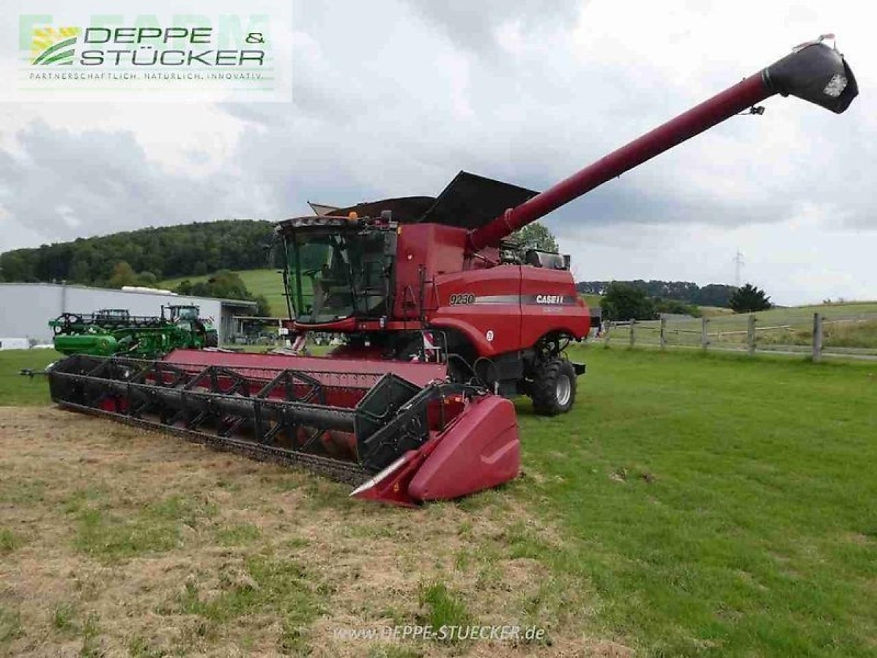 Case-IH 9230 raupe - Moissonneuse-batteuse: photos 2 Case-IH 9230 raupe - Moissonneuse-batteuse: photos 2