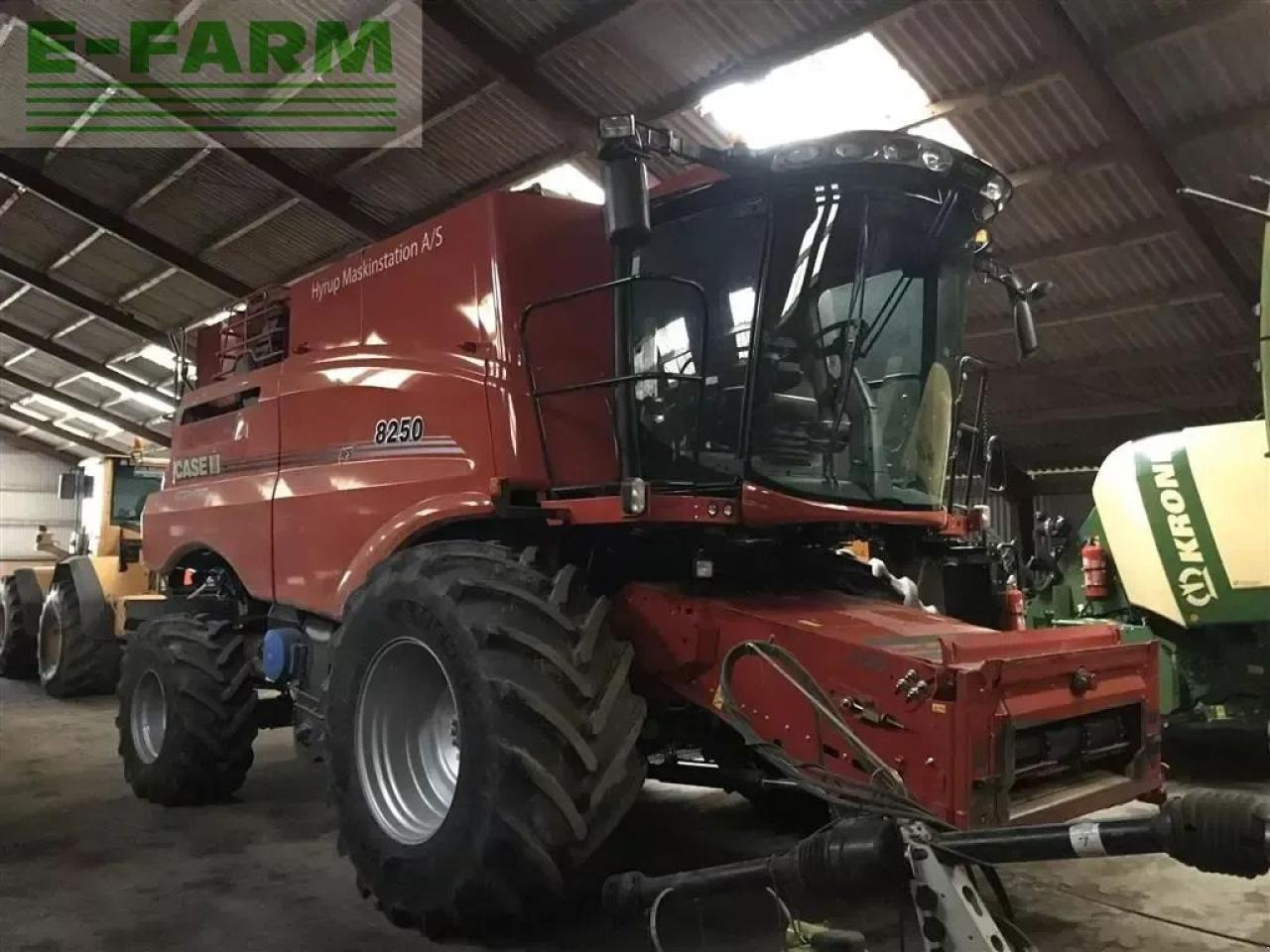 Case-IH axial-flow 8250 med harvest command, kun 570 tærsketimer - Moissonneuse-batteuse: photos 1 Case-IH axial-flow 8250 med harvest command, kun 570 tærsketimer - Moissonneuse-batteuse: photos 1