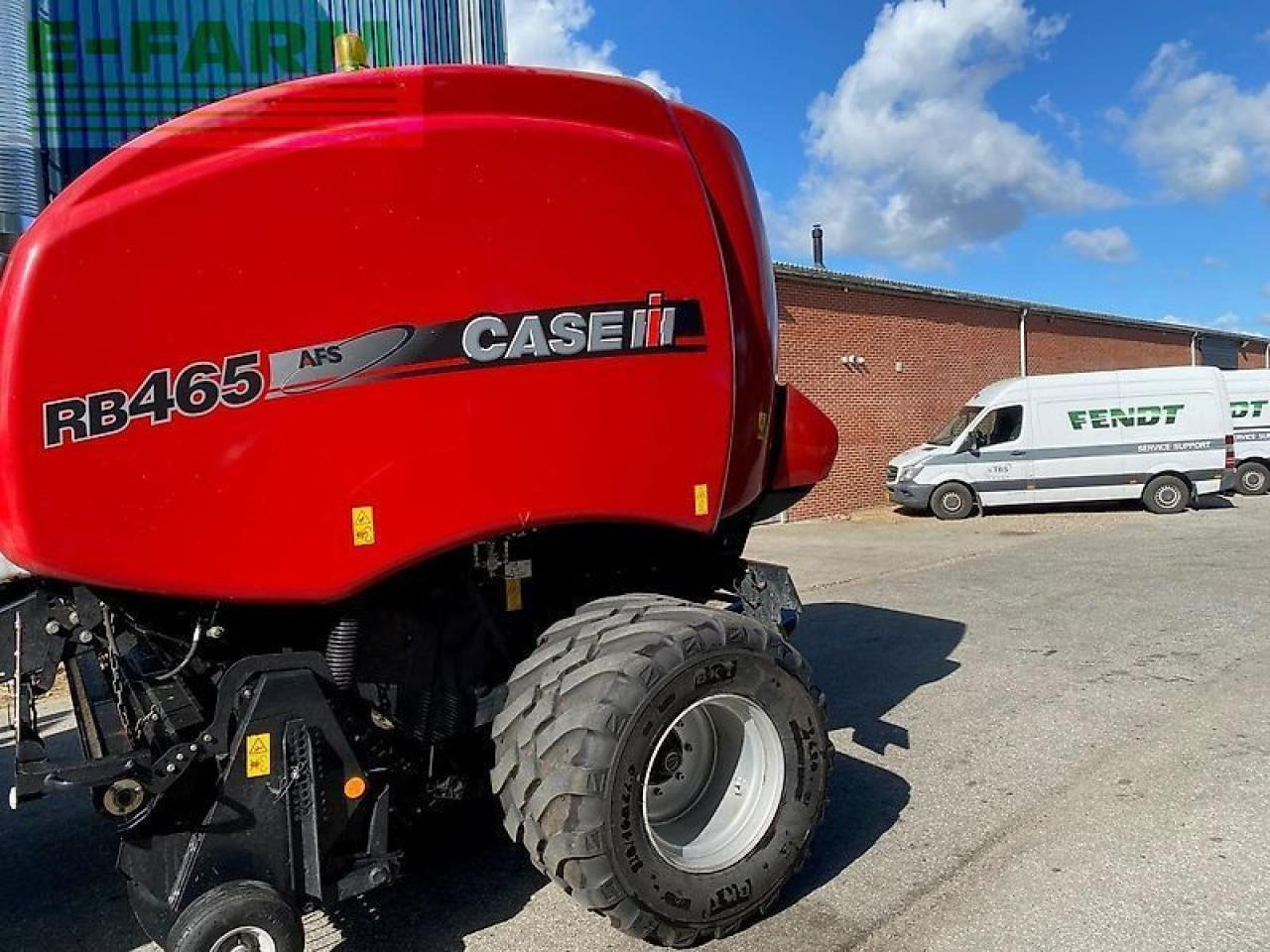 Case-IH rb 465 med snitterr - Presse à balles cubiques: photos 1 Case-IH rb 465 med snitterr - Presse à balles cubiques: photos 1