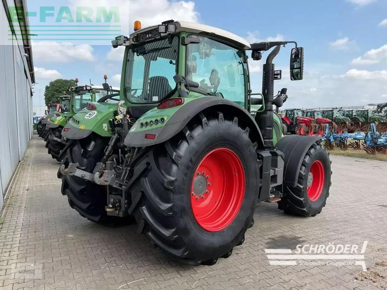 Fendt 724 vario s4 profi plus ProfiPlus - Tracteur agricole: photos 3 Fendt 724 vario s4 profi plus ProfiPlus - Tracteur agricole: photos 3