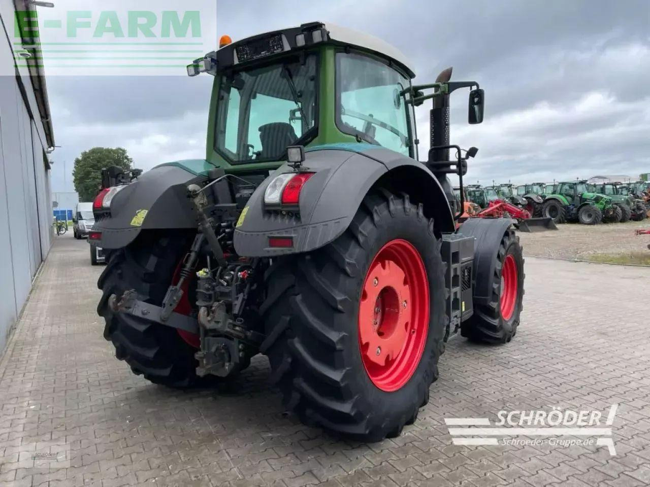 Fendt 824 vario s4 profi plus ProfiPlus - Tracteur agricole: photos 3 Fendt 824 vario s4 profi plus ProfiPlus - Tracteur agricole: photos 3