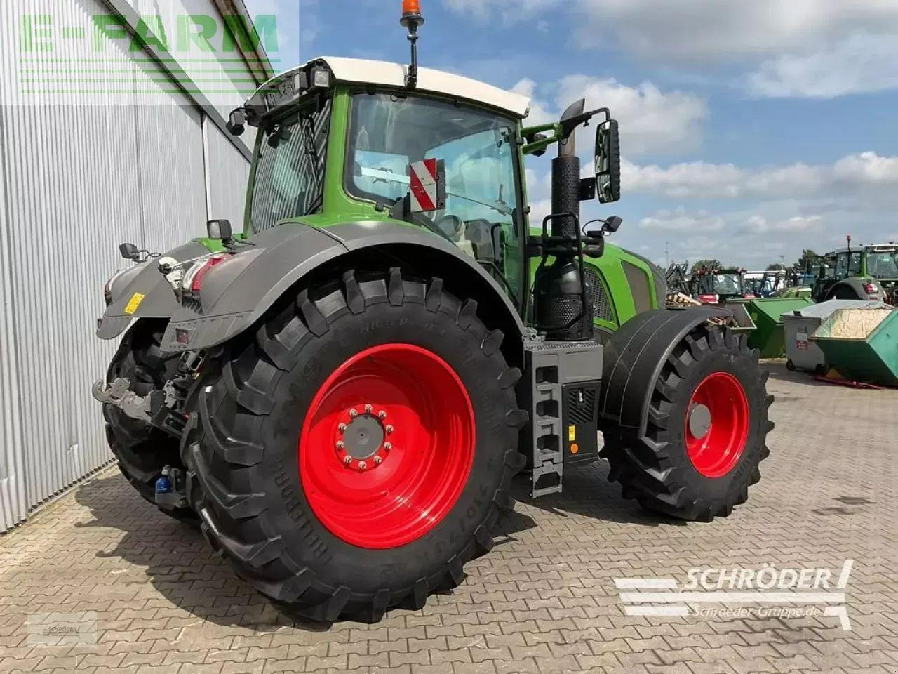Fendt 824 vario s4 profi plus ProfiPlus - Tracteur agricole: photos 2 Fendt 824 vario s4 profi plus ProfiPlus - Tracteur agricole: photos 2