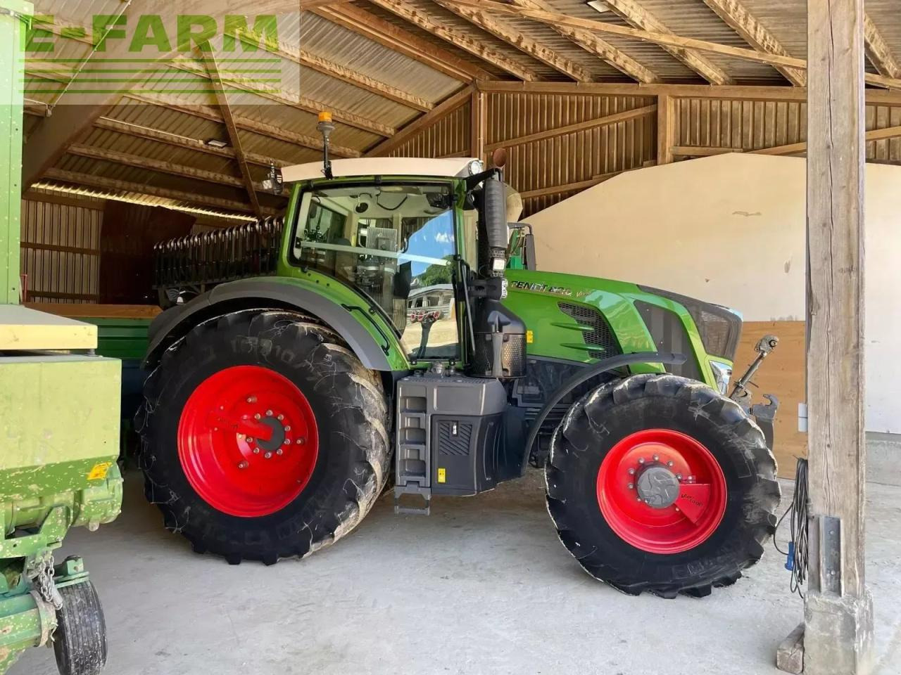 Fendt 826 vario profiplus ProfiPlus - Tracteur agricole: photos 1 Fendt 826 vario profiplus ProfiPlus - Tracteur agricole: photos 1