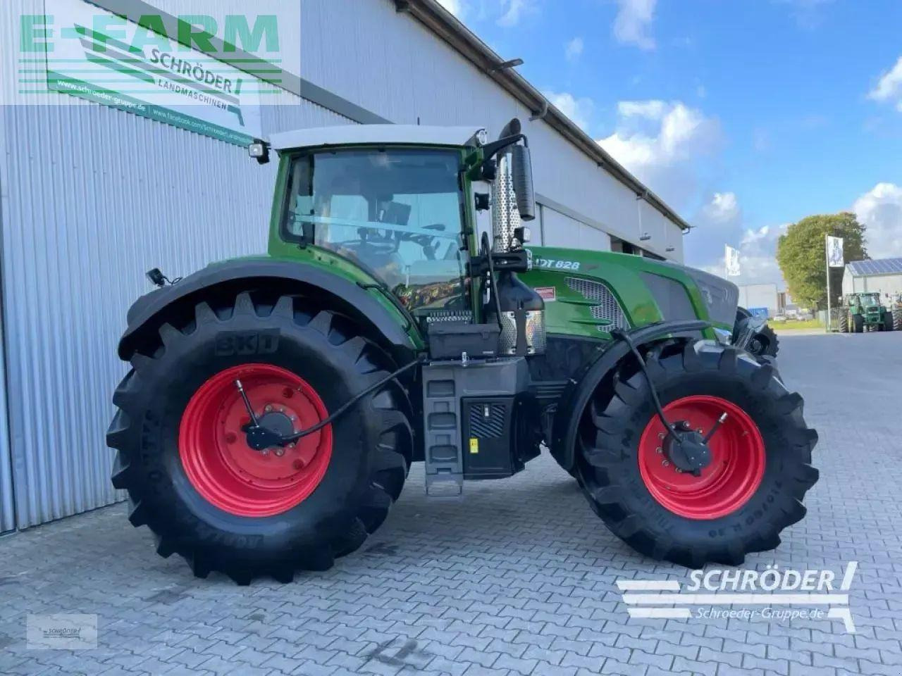 Fendt 828 s4 profi plus - Tracteur agricole: photos 2 Fendt 828 s4 profi plus - Tracteur agricole: photos 2