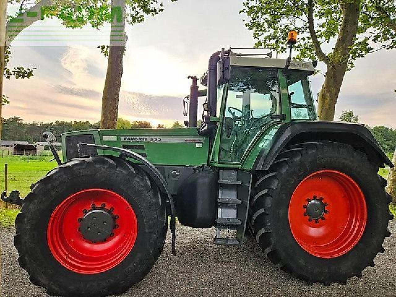 Fendt favorit 822 turboshift ( 816 818 824 ) - Tracteur agricole: photos 3 Fendt favorit 822 turboshift ( 816 818 824 ) - Tracteur agricole: photos 3