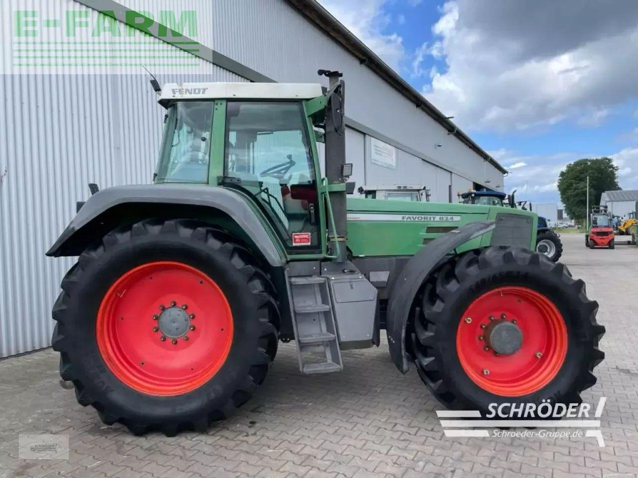 Fendt favorit 824 -defekt- - Tracteur agricole: photos 2 Fendt favorit 824 -defekt- - Tracteur agricole: photos 2