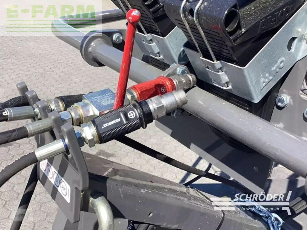 Fendt lotus 1250 t - Faneuse: photos 2 Fendt lotus 1250 t - Faneuse: photos 2