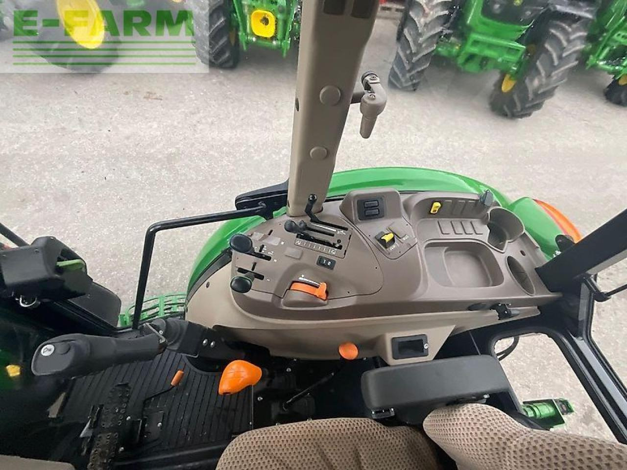 John Deere 5075 e - Tracteur agricole: photos 5 John Deere 5075 e - Tracteur agricole: photos 5