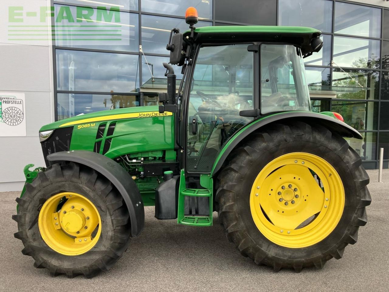 John Deere 5085M - Tracteur agricole: photos 2 John Deere 5085M - Tracteur agricole: photos 2