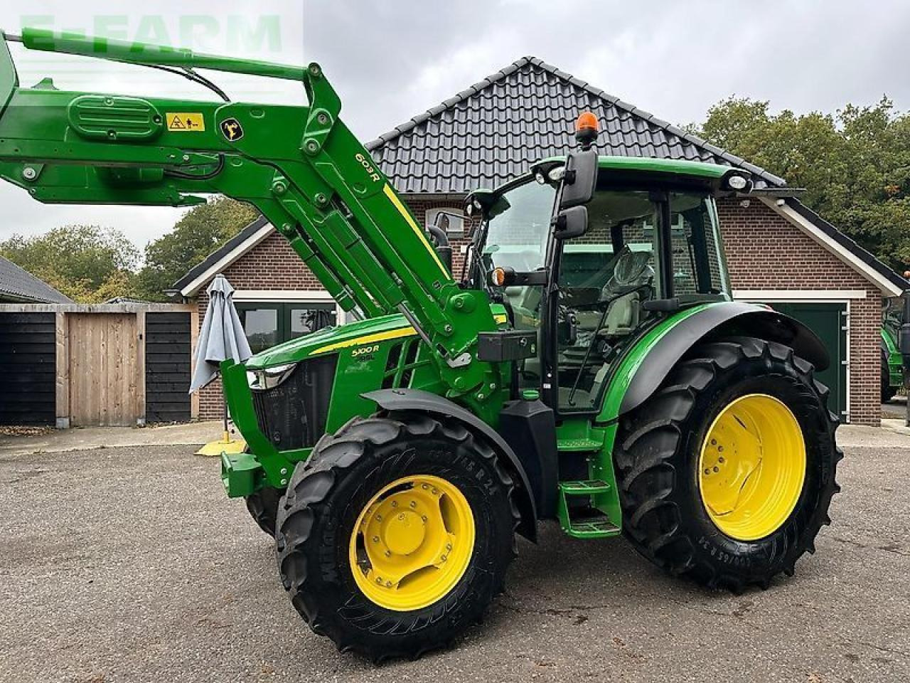 John Deere 5100r + frontlader 603r - Tracteur agricole: photos 1 John Deere 5100r + frontlader 603r - Tracteur agricole: photos 1
