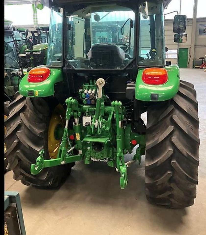 John Deere 5115m - Tracteur agricole: photos 4 John Deere 5115m - Tracteur agricole: photos 4