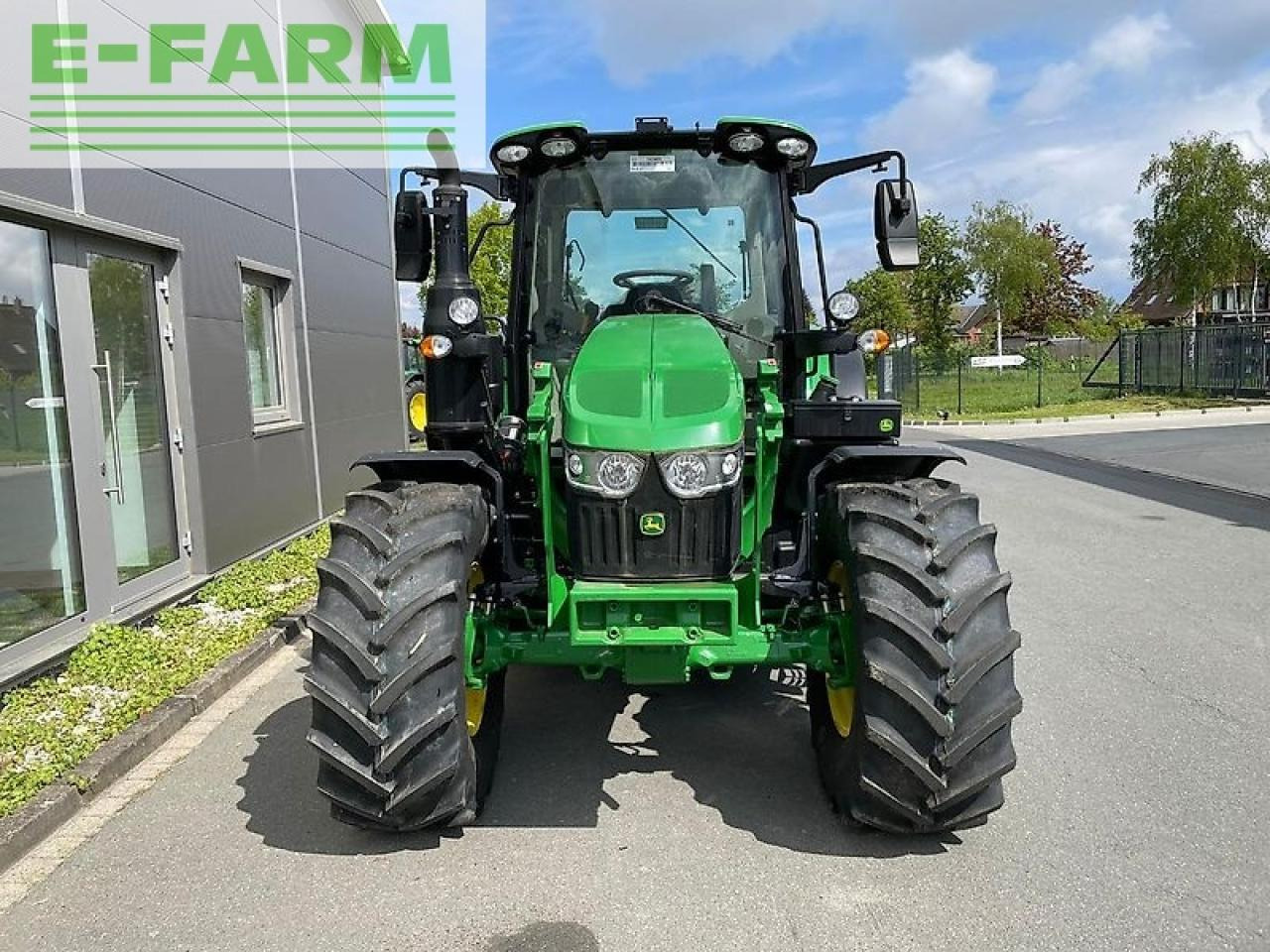 John Deere 6090m - demo - Tracteur agricole: photos 2 John Deere 6090m - demo - Tracteur agricole: photos 2