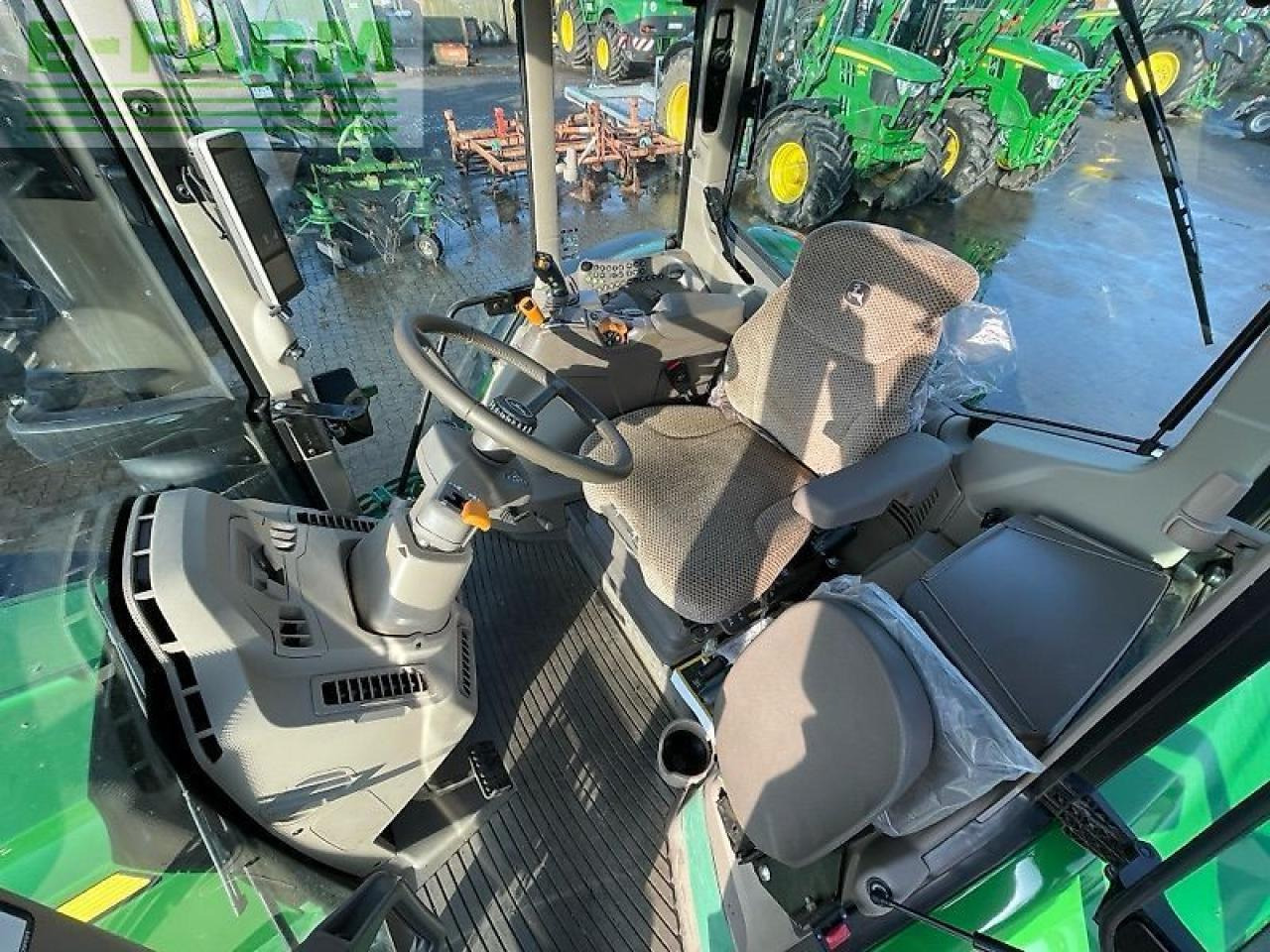 Tracteur agricole John Deere 6140m: photos 10 Tracteur agricole John Deere 6140m: photos 10