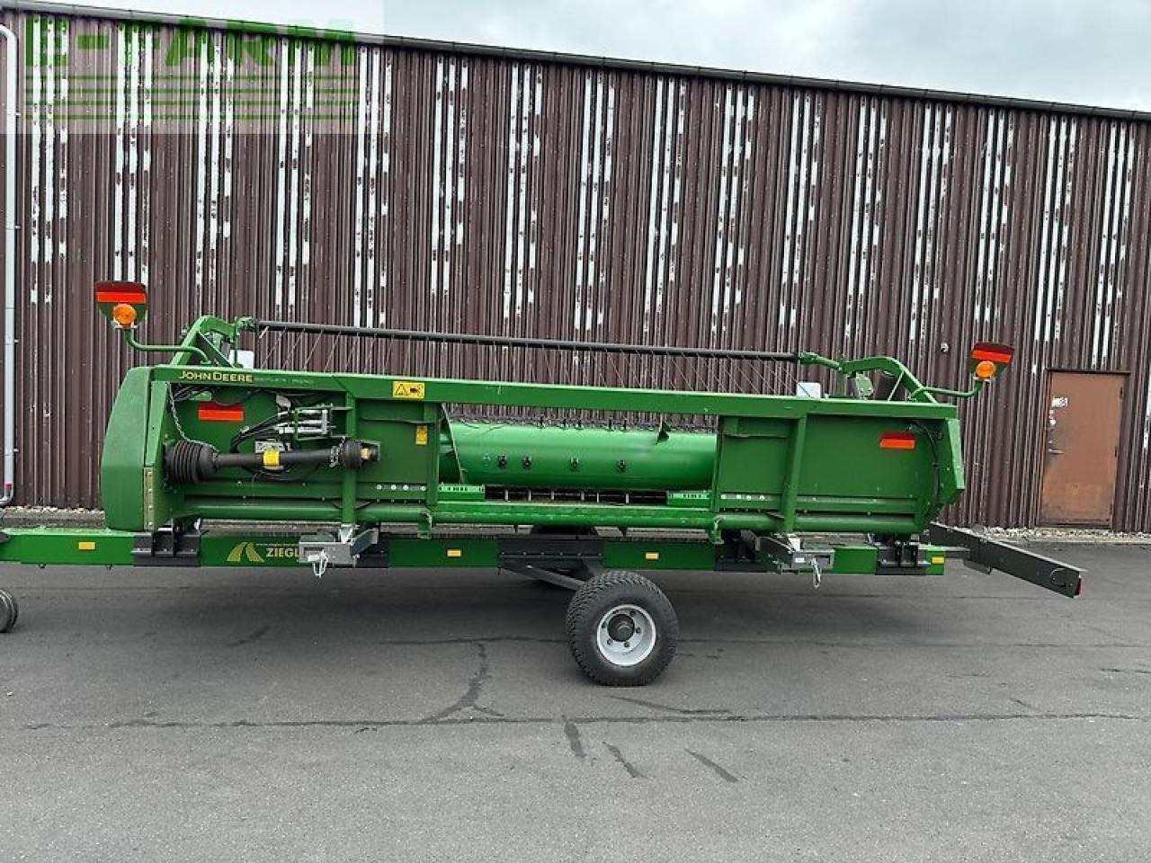 John Deere 615p bælte pickup - Accessoire aux ensileuses: photos 3 John Deere 615p bælte pickup - Accessoire aux ensileuses: photos 3