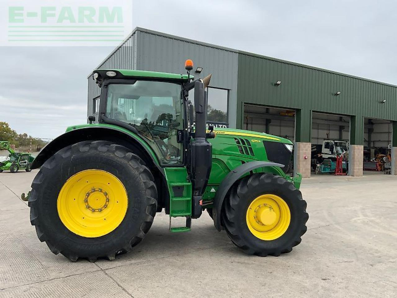 John Deere 6215r tractor (st23985) - Tracteur agricole: photos 2 John Deere 6215r tractor (st23985) - Tracteur agricole: photos 2