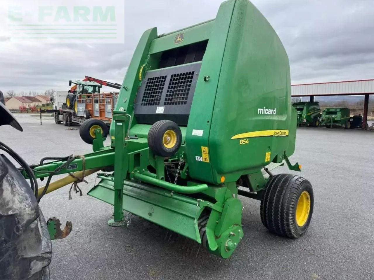 John Deere 854 - Presse à balles cubiques: photos 1 John Deere 854 - Presse à balles cubiques: photos 1