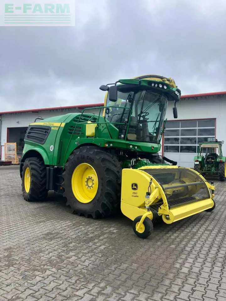 John Deere 8600i - Ensileuse: photos 1 John Deere 8600i - Ensileuse: photos 1