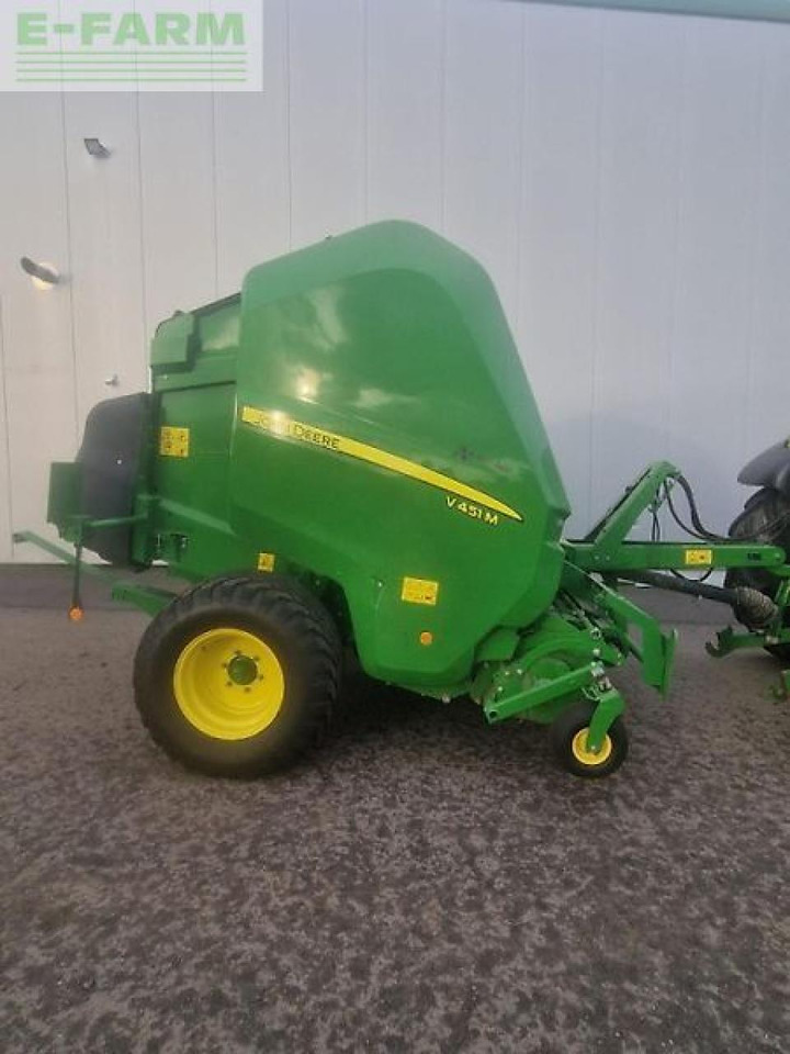 John Deere v451m - Presse à balles cubiques: photos 1 John Deere v451m - Presse à balles cubiques: photos 1