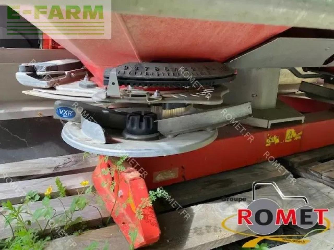 Kuhn axis 40.2 m-emc - Distributeur d'engrais: photos 4 Kuhn axis 40.2 m-emc - Distributeur d'engrais: photos 4