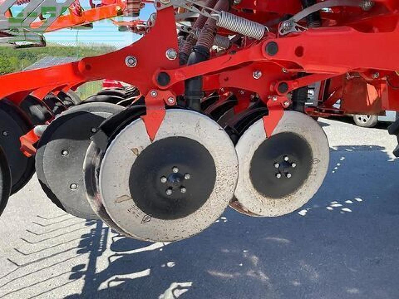 Kuhn drillkombi btf 5000 r mit fronttank und kreisele - Semoir: photos 5 Kuhn drillkombi btf 5000 r mit fronttank und kreisele - Semoir: photos 5