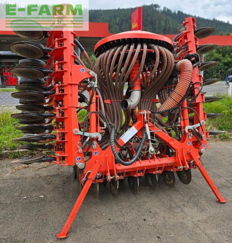 Kuhn hr5004dr+btfr5000-40dd+tf1512 - Combiné de semis: photos 2 Kuhn hr5004dr+btfr5000-40dd+tf1512 - Combiné de semis: photos 2