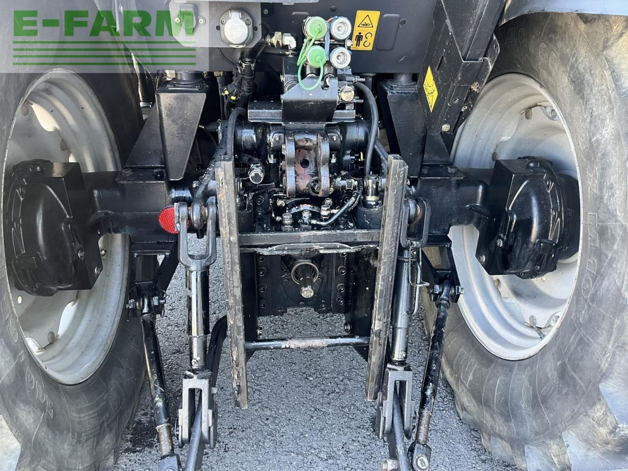 Massey Ferguson 2435 - Tracteur agricole: photos 5 Massey Ferguson 2435 - Tracteur agricole: photos 5