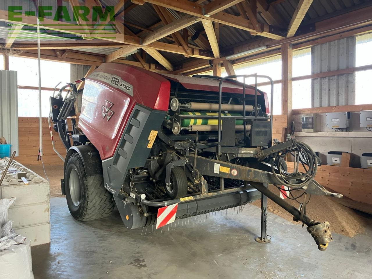 Massey Ferguson 3130F RB - Presse à balles cubiques: photos 3 Massey Ferguson 3130F RB - Presse à balles cubiques: photos 3