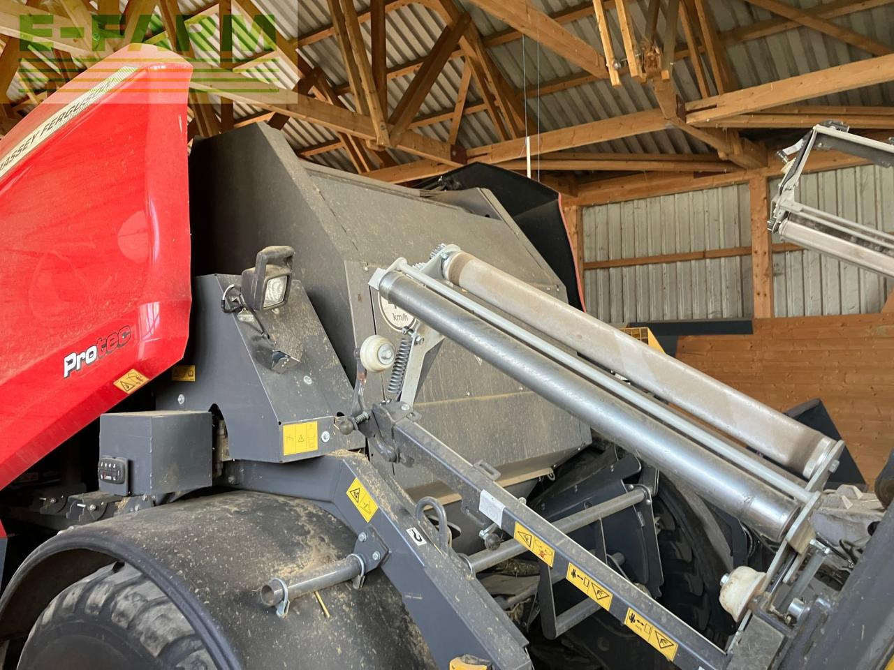 Massey Ferguson 3130F RB - Presse à balles cubiques: photos 5 Massey Ferguson 3130F RB - Presse à balles cubiques: photos 5