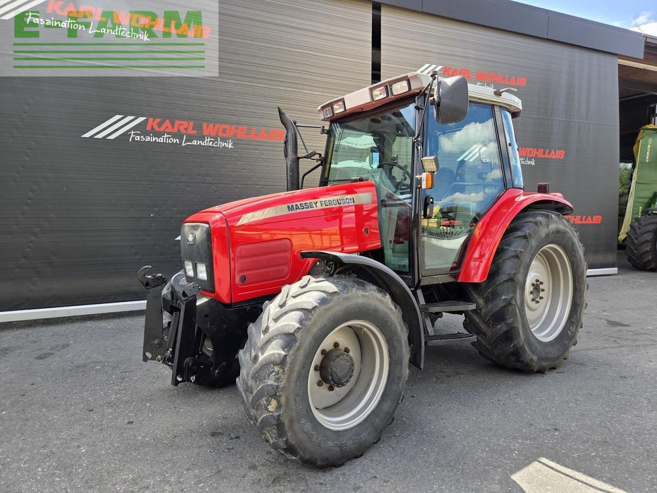 Massey Ferguson 6235-4 - Tracteur agricole: photos 2 Massey Ferguson 6235-4 - Tracteur agricole: photos 2