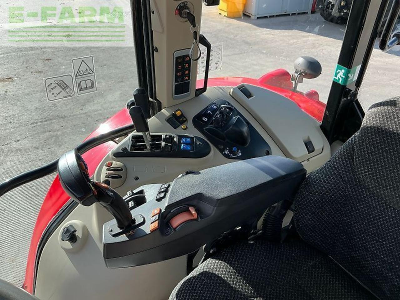 Tracteur agricole Massey Ferguson 6713s dyna6 tractor (st24311): photos 21 Tracteur agricole Massey Ferguson 6713s dyna6 tractor (st24311): photos 21