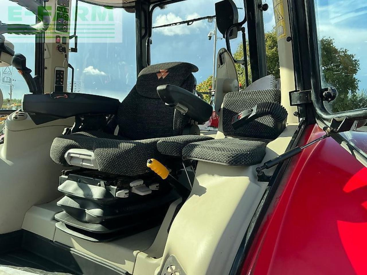 Tracteur agricole Massey Ferguson 6713s dyna6 tractor (st24311): photos 19 Tracteur agricole Massey Ferguson 6713s dyna6 tractor (st24311): photos 19