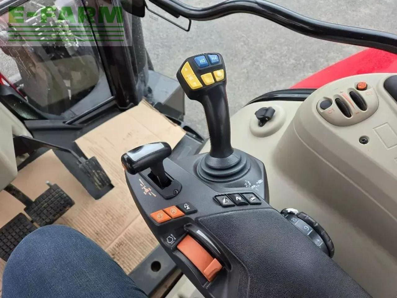 Massey Ferguson 6715 s dyna-6 efficient Efficient - Tracteur agricole: photos 3 Massey Ferguson 6715 s dyna-6 efficient Efficient - Tracteur agricole: photos 3