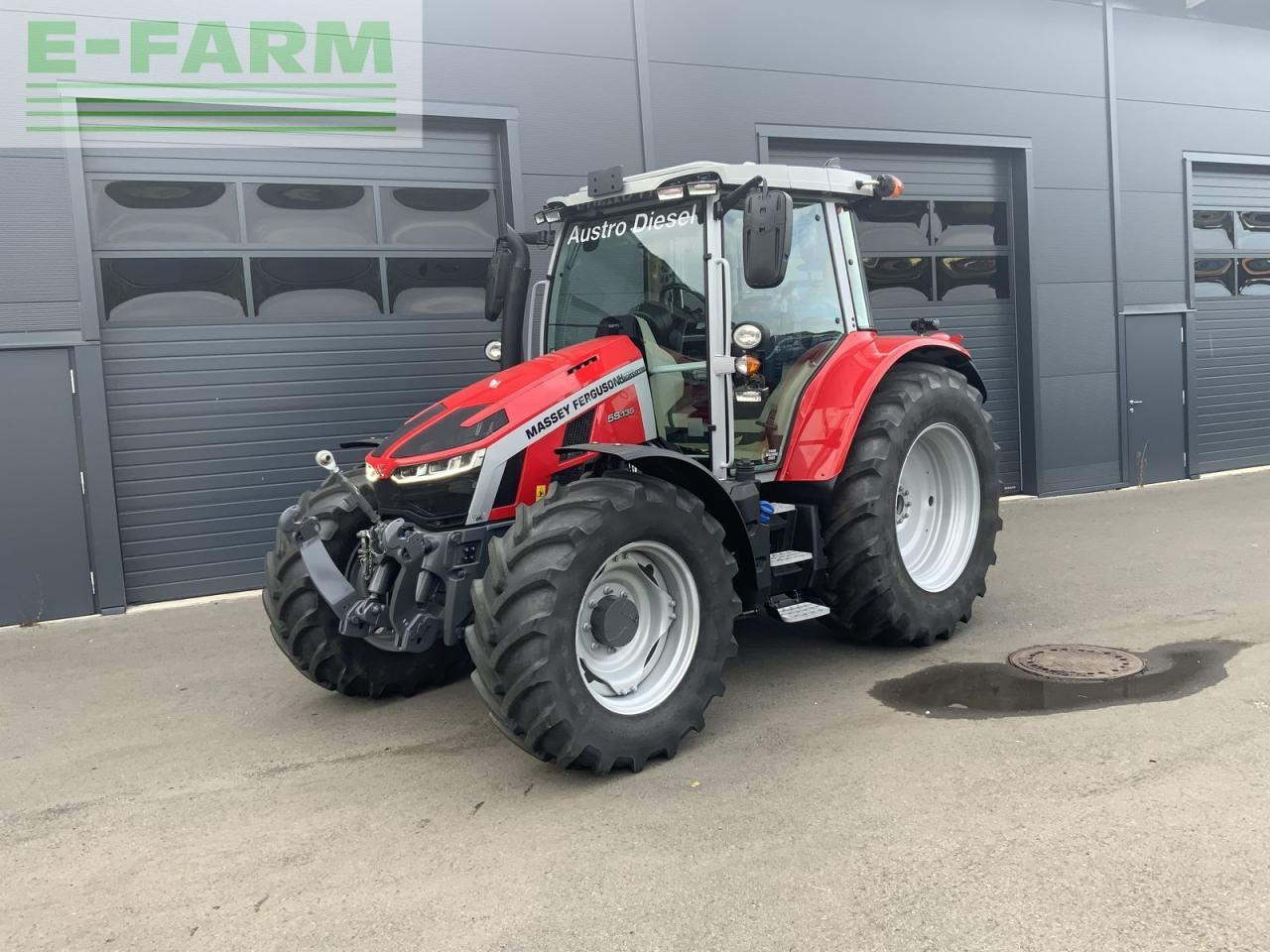Massey Ferguson mf 5s.135 dyna-6 essential Essential - Tracteur agricole: photos 2 Massey Ferguson mf 5s.135 dyna-6 essential Essential - Tracteur agricole: photos 2
