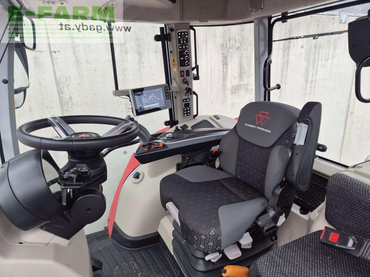 Tracteur agricole Massey Ferguson mf 6s.180: photos 6 Tracteur agricole Massey Ferguson mf 6s.180: photos 6