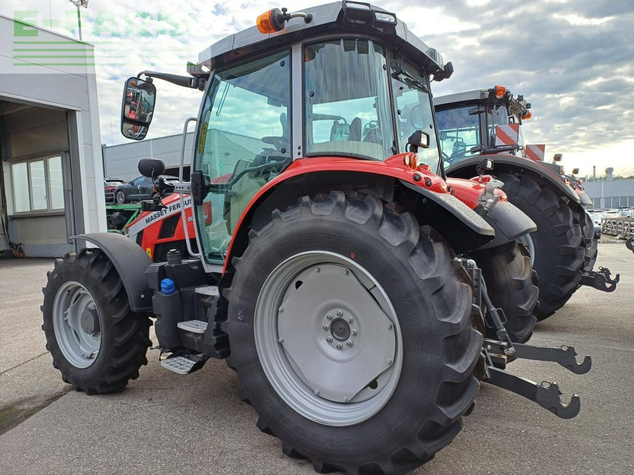 Massey Ferguson mf s5.135 - Tracteur agricole: photos 4 Massey Ferguson mf s5.135 - Tracteur agricole: photos 4