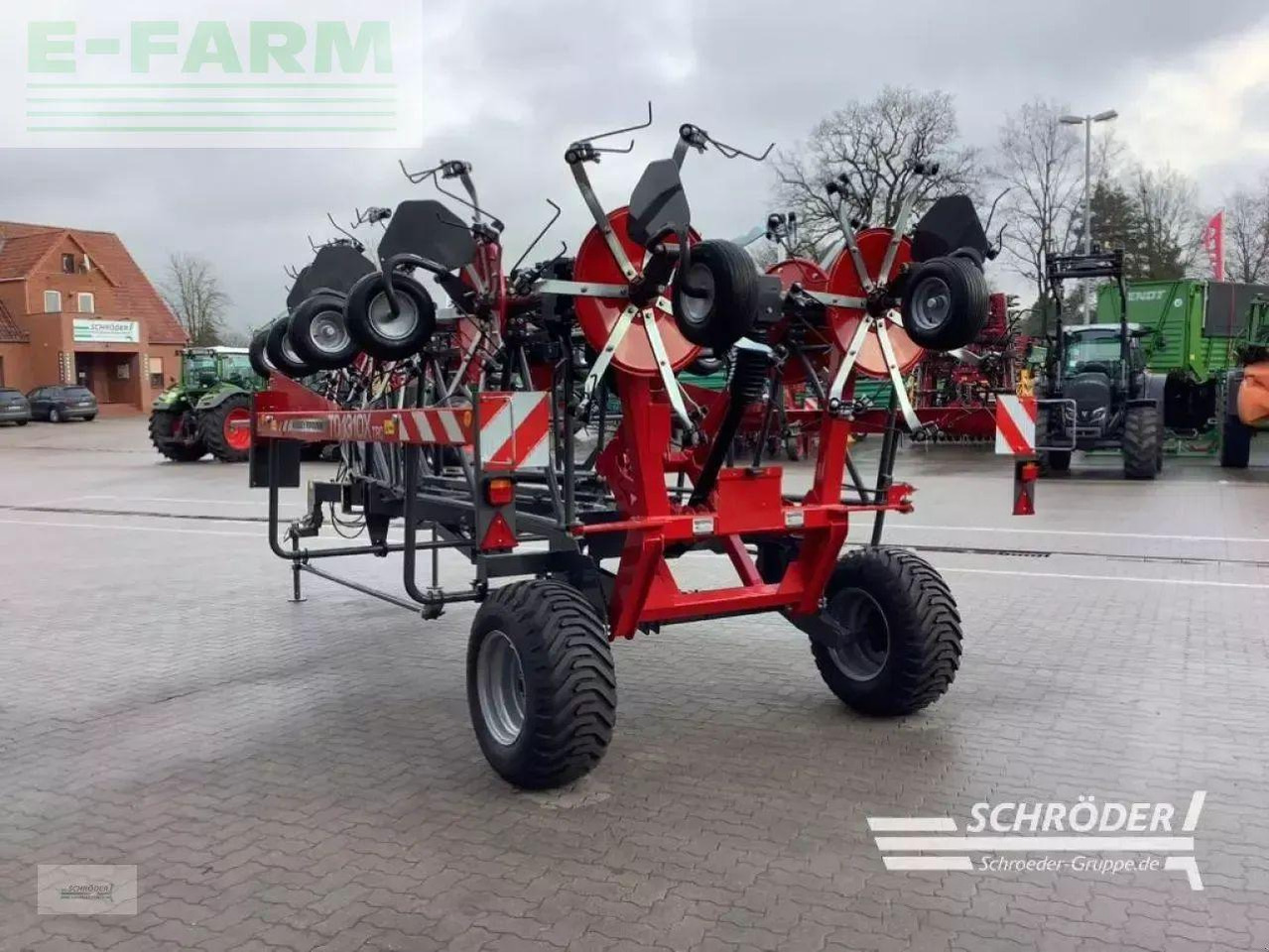 Massey Ferguson td 1310x trc (lotus 1250 t) - Faneuse: photos 4 Massey Ferguson td 1310x trc (lotus 1250 t) - Faneuse: photos 4