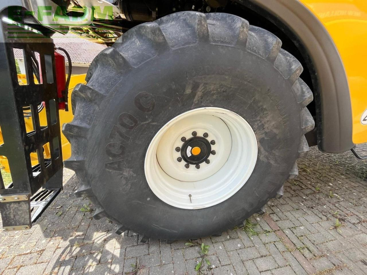 New Holland CX 6.90 - Moissonneuse-batteuse: photos 4 New Holland CX 6.90 - Moissonneuse-batteuse: photos 4