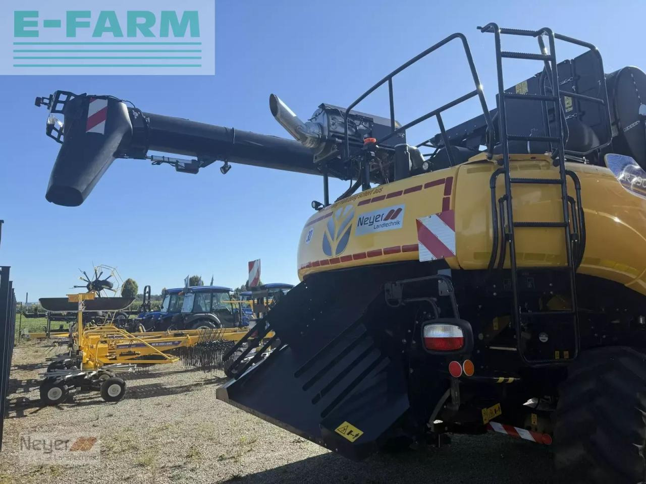 New Holland cr 7.90 - Moissonneuse-batteuse: photos 4 New Holland cr 7.90 - Moissonneuse-batteuse: photos 4