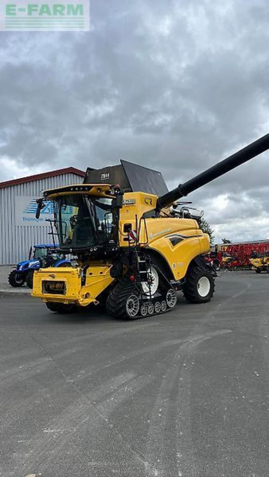 New Holland cr 8.80 raupe - Moissonneuse-batteuse: photos 2 New Holland cr 8.80 raupe - Moissonneuse-batteuse: photos 2