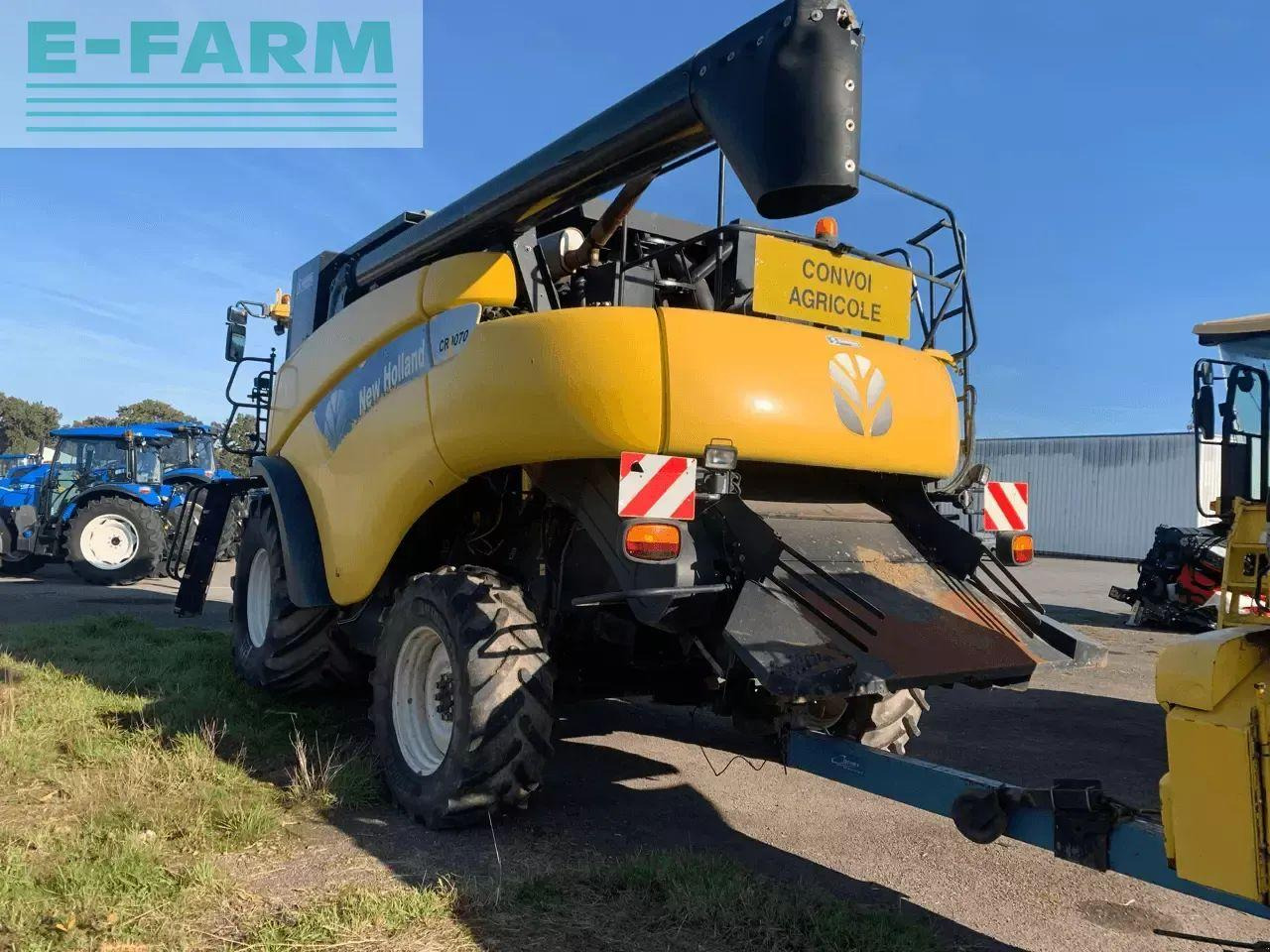New Holland cr 9070 - Moissonneuse-batteuse: photos 4 New Holland cr 9070 - Moissonneuse-batteuse: photos 4