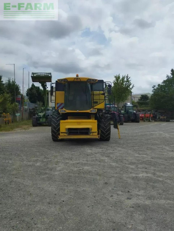 New Holland csx 7050 - Moissonneuse-batteuse: photos 3 New Holland csx 7050 - Moissonneuse-batteuse: photos 3