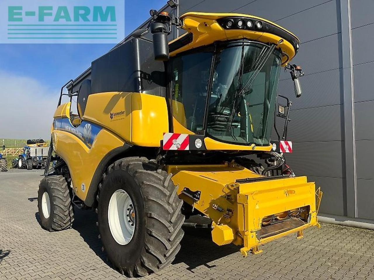 New Holland cx 6.90 - Moissonneuse-batteuse: photos 1 New Holland cx 6.90 - Moissonneuse-batteuse: photos 1