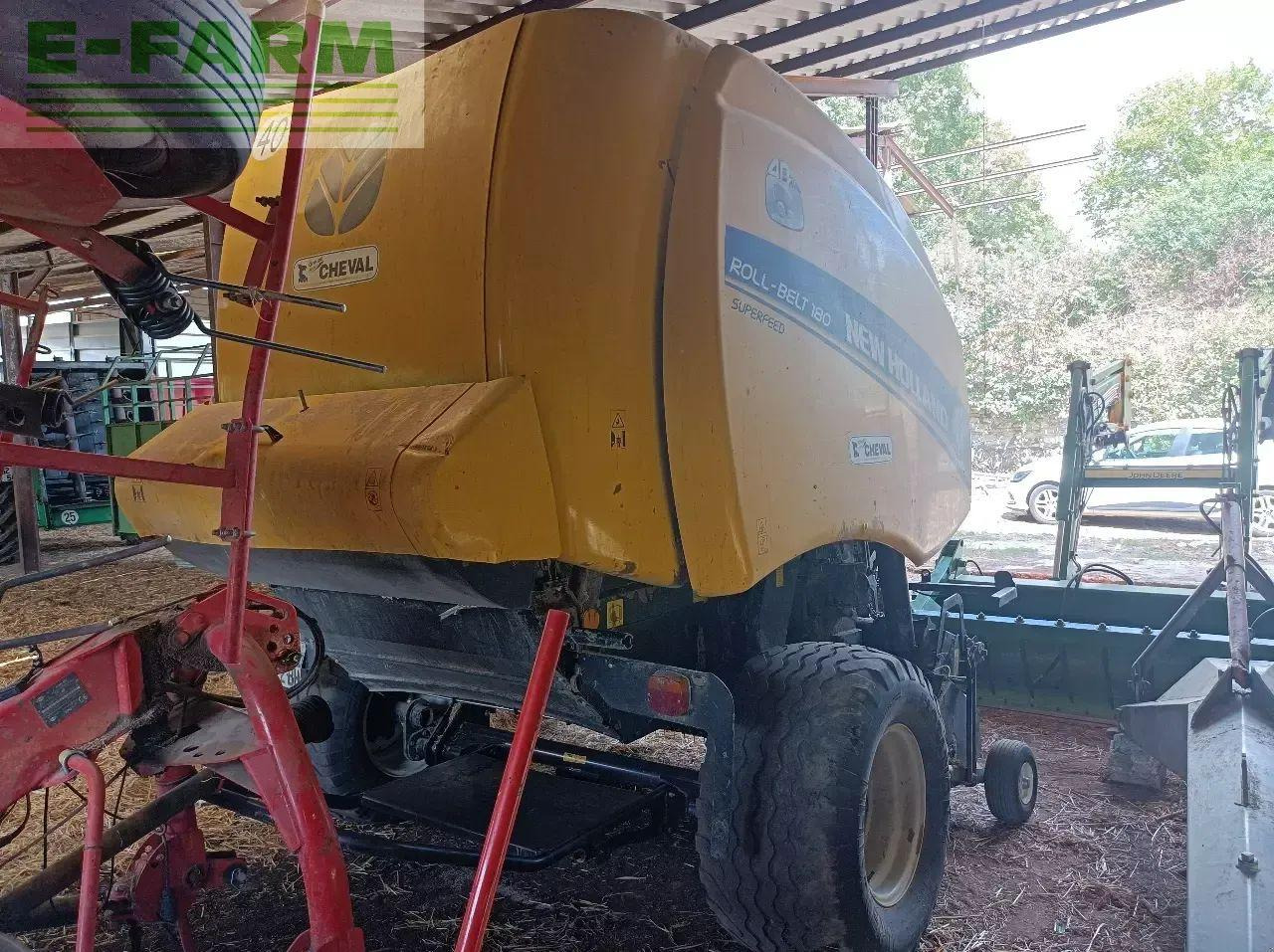 New Holland rb 180 superfeed - Presse à balles cubiques: photos 5 New Holland rb 180 superfeed - Presse à balles cubiques: photos 5