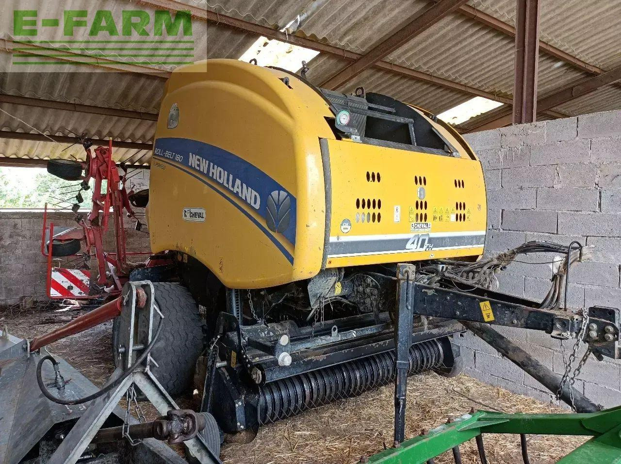 New Holland rb 180 superfeed - Presse à balles cubiques: photos 1 New Holland rb 180 superfeed - Presse à balles cubiques: photos 1