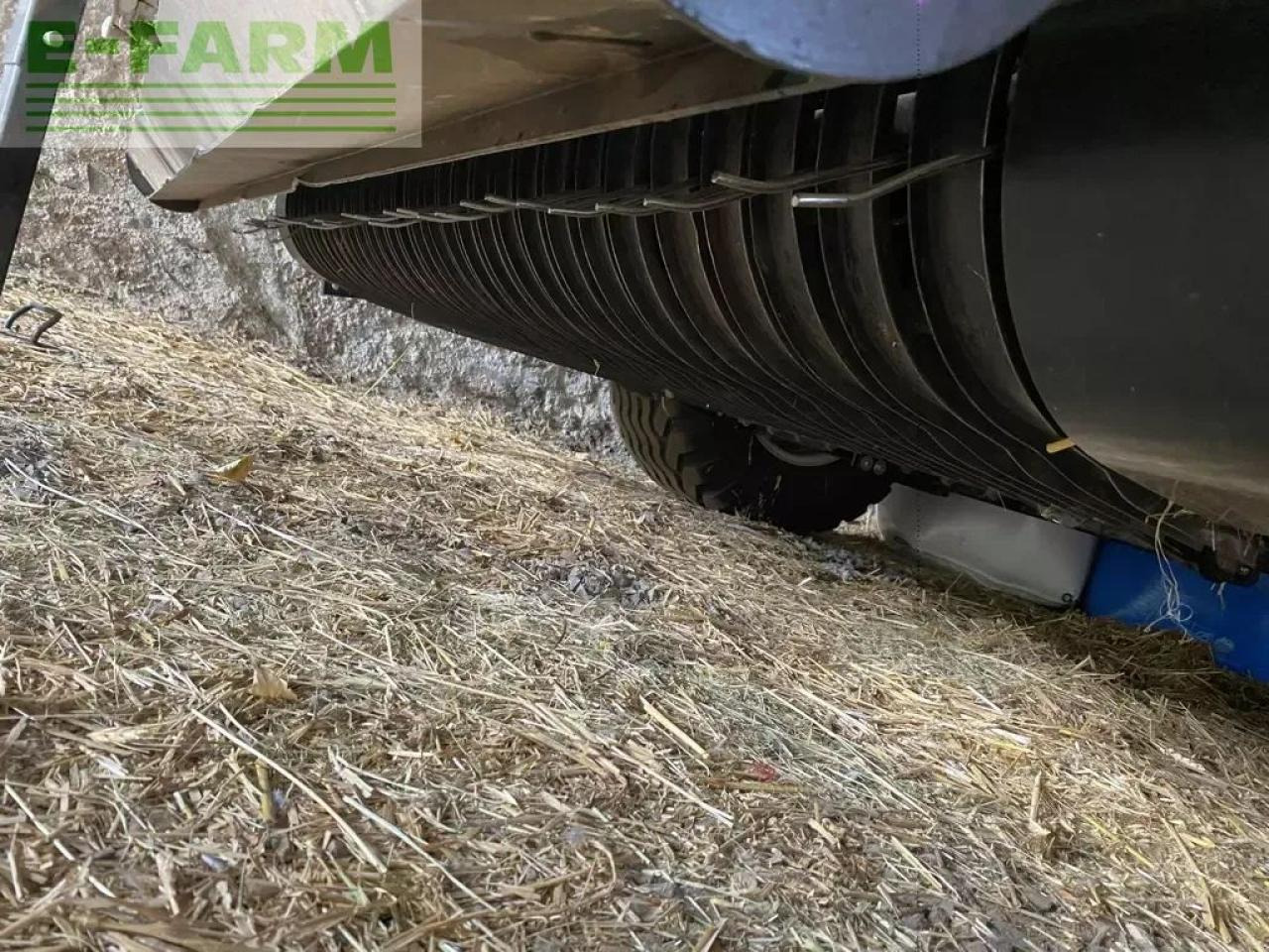 New Holland roll baler 125 contacter 06 16 98 03 29 - Presse à balles cubiques: photos 5 New Holland roll baler 125 contacter 06 16 98 03 29 - Presse à balles cubiques: photos 5