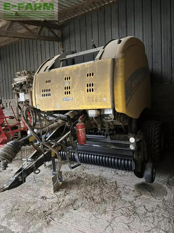 New Holland roll belt 180 - Presse à balles cubiques: photos 2 New Holland roll belt 180 - Presse à balles cubiques: photos 2