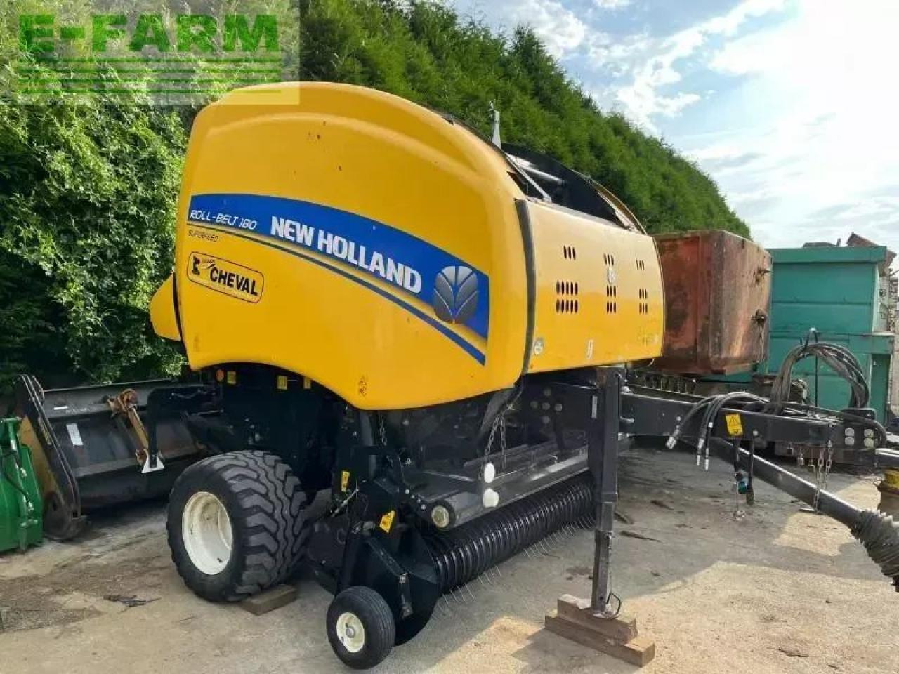 New Holland roll belt 180 - Presse à balles cubiques: photos 2 New Holland roll belt 180 - Presse à balles cubiques: photos 2