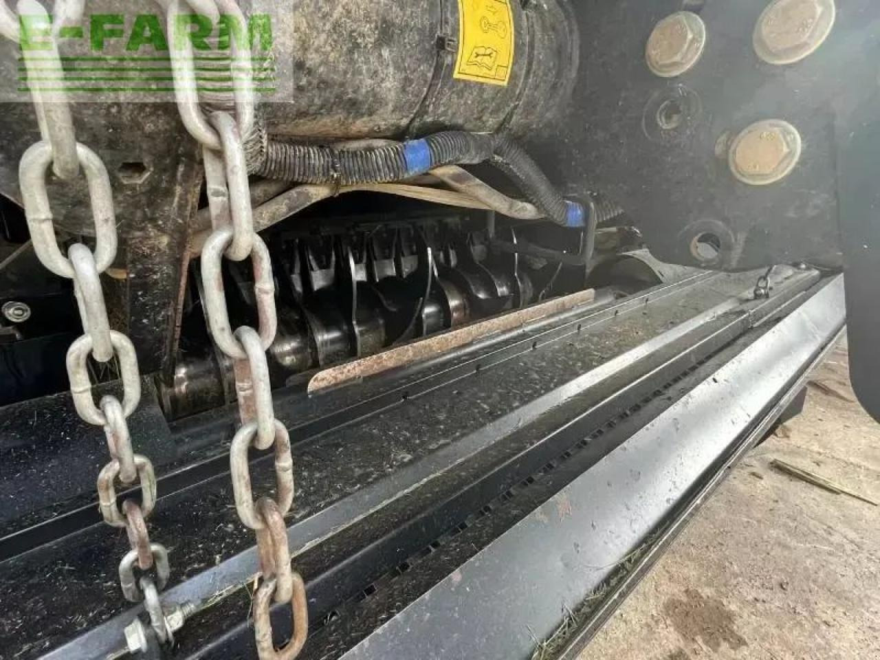 New Holland roll belt 180 - Presse à balles cubiques: photos 4 New Holland roll belt 180 - Presse à balles cubiques: photos 4